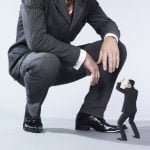 homme d'affaire géant homme d'affaire géant